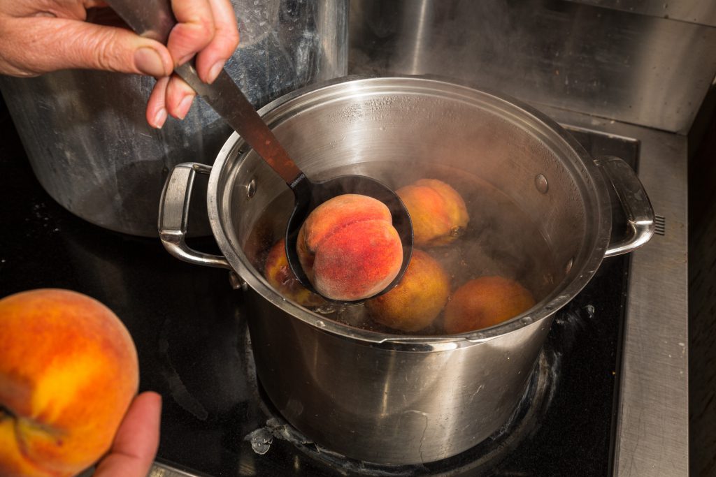 Canning Peaches